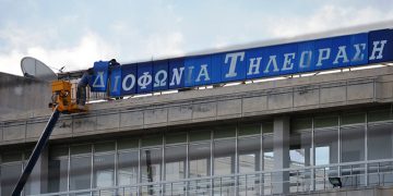 Πέτσας: Εξοικονομήθηκαν 35,1 εκατ. ευρώ από τη νέα συμφωνία της ΕΡΤ για τα τηλεοπτικά της Super League