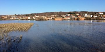 Εκκένωση οικισμών στον Έβρο