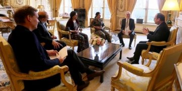 Κούρδοι του Κομπάνι και της Ροζάβα στο μέγαρο των Ηλυσίων