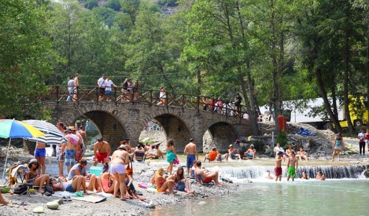 Νεστόριο Καστοριάς: Καταστράφηκε θόλος της γέφυρας του River Party (φωτο)
