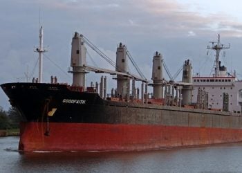 Σε εξέλιξη εγκατάλειψη φορτηγού πλοίου και επιχείρηση διάσωσης στο Αιγαίο