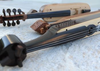 Ο χορός και το τραγούδι των Ποντίων στο φακό διημερίδας της Ένωσης Ποντίων Περιστερίου