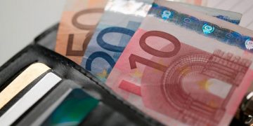 Ισπανία: Ανεβαίνει στα 858 ευρώ ο κατώτατος μισθός το 2018