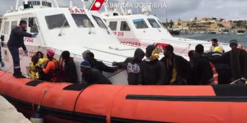 Νέα τραγωδία στη Μεσόγειο - 300 πρόσφυγες χάθηκαν στα νερά της