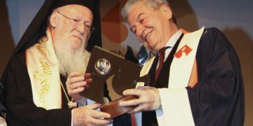 Επίτιμος διδάκτορας του Οικονομικού Πανεπιστημίου Σμύρνης ο Πατριάρχης Βαρθολομαίος