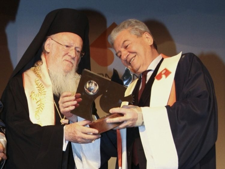 Επίτιμος διδάκτορας του Οικονομικού Πανεπιστημίου Σμύρνης ο Πατριάρχης Βαρθολομαίος