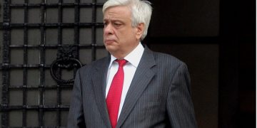 Τη στήριξη της πολιτείας στον ελληνισμό της Αλβανίας υπενθυμίζει ο Παυλόπουλος