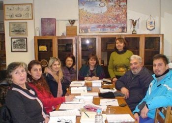 Στιγμές από τα μαθήματα ποντιακής διαλέκτου στην Ένωση Ποντίων Περιστερίου