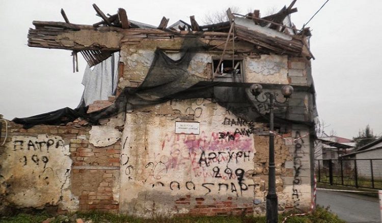Καταρρέει το σπίτι του Λουντέμη στον Εξαπλάτανο Πέλλας