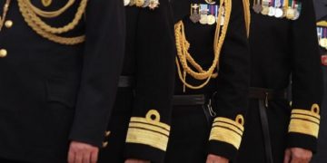 Τον Μάρτιο οι αυξήσεις στους μισθούς των στρατιωτικών