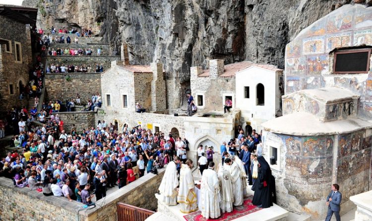 Βιβλίο για την Παναγία Σουμελά στα τουρκικά, ρωσικά και αγγλικά