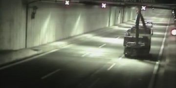 Βρέθηκε το φορτηγό που ξήλωσε την οροφή της σήραγγα Κατερίνης (φωτο)