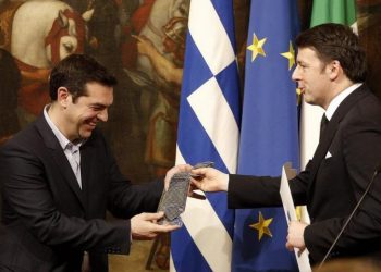 Греческому премьер-министру в Италии подарили галстук