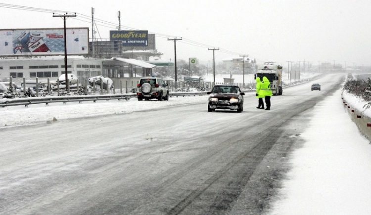 Άγριος καιρός με τσουχτερό κρύο και χιόνια μέχρι την Πρωτοχρονιά