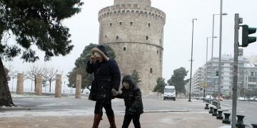 Κακοκαιρία «Σοφία»: Δύσκολη η νύχτα, πολλοί δρόμοι κλειστοί για τα οχήματα (βίντεο)