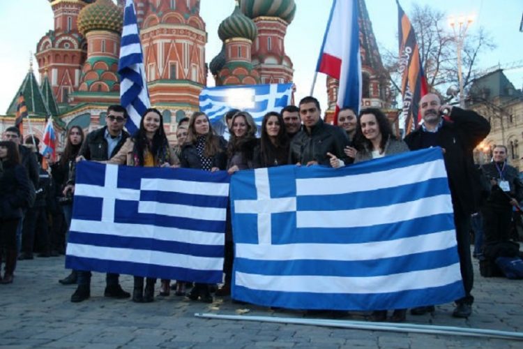 Делегация греков России на Красной площади в Москве