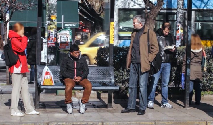 Πείραμα στην Αθήνα δείχνει αν οι Έλληνες είναι ρατσιστές (βίντεο)