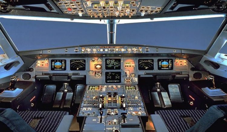 Δύο άτομα στα πιλοτήρια αεροσκαφών θέλουν με νόμο οι Βρυξέλλες