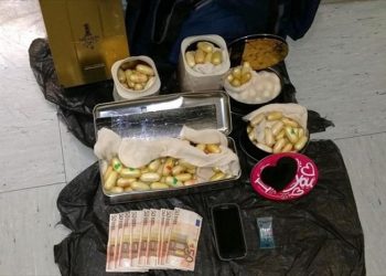 Συνελήφθη στο αεροδρόμιο με 6 κιλά κοκαΐνη σε κάλτσες!