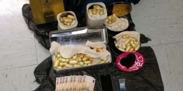 Συνελήφθη στο αεροδρόμιο με 6 κιλά κοκαΐνη σε κάλτσες!