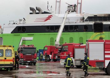 Συλλήψεις για τη φωτιά με ένα νεκρό σε πλοίο στη Δραπετσώνα