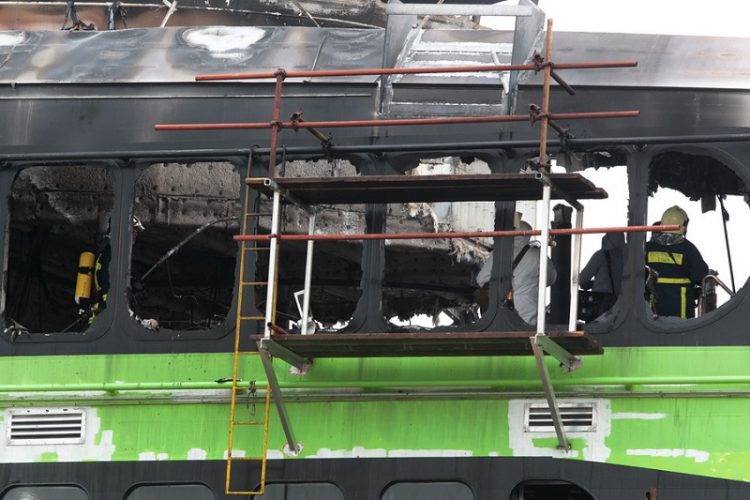 Ένας νεκρός από έκρηξη σε πλοίο στη Δραπετσώνα (φωτο)
