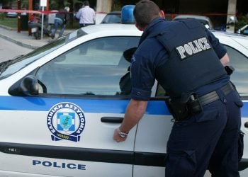 Μύησε στα ναρκωτικά την 15χρονη κόρη του!