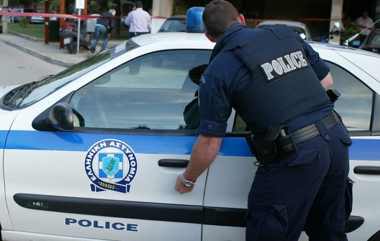 Μύησε στα ναρκωτικά την 15χρονη κόρη του!