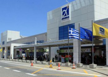 19χρονος μαχαίρωσε τη μητέρα του μπροστά στον 9χρονο αδερφό του