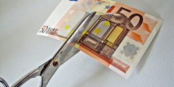«Стрижка» счетов в Греции: кто может пострадать?