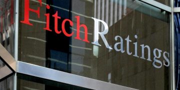 Ο Fitch υποβάθμισε το outlook της ελληνικής οικονομίας