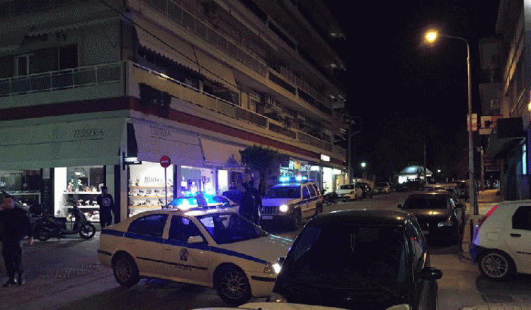 Έσπασαν τα γραφεία της Χρυσής Αυγής στα Χανιά μετά από επίθεση σε μετανάστες (βίντεο-φωτο)