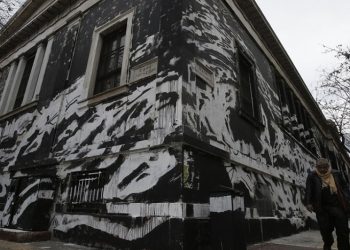 Παρέμβαση εισαγγελέα για το γκράφιτι στο Πολυτεχνείο (φωτο)