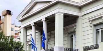 Το ΥΠΕΞ για την παρενόχληση ελικοπτέρου που Παναγιωτόπουλο και Φλώρο: Καλούμε την Τουρκία να εισέλθει στον 21ο αιώνα 2