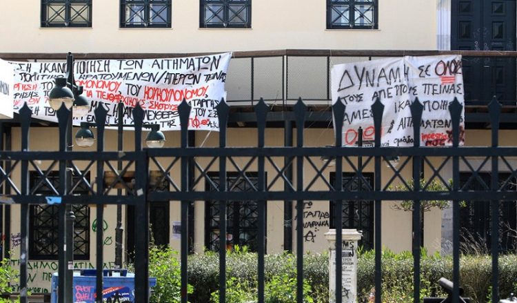 Υπό κατάληψη για έκτη μέρα η Νομική Σχολή (φωτο)