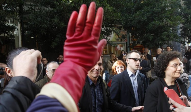 Πιάνουν δουλειά οι καθαρίστριες του υπουργείου Οικονομικών