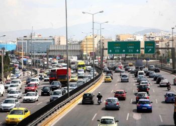 Χάος στον Κηφισό από τροχαίο με τραυματίες