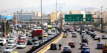 Χάος στον Κηφισό από τροχαίο με τραυματίες