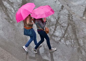 Βροχές, καταιγίδες και άνεμοι έως 8 μποφόρ