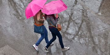 Βροχές, καταιγίδες και άνεμοι έως 8 μποφόρ