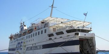 Στο λιμάνι της Κάσου προσάραξε το «Βιτσέντζος Κορνάρος» (βίντεο)