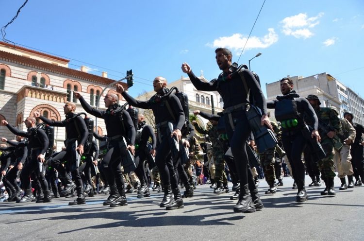 Ενοχλήθηκαν από τα συνθήματα των ΟΥΚ ΠΑΣΟΚ-ΣΥΡΙΖΑ