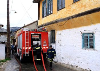 Πυρκαγιά σε διαμέρισμα στη Θεσσαλονίκη – Έφηβος ανασύρθηκε χωρίς τις αισθήσεις του