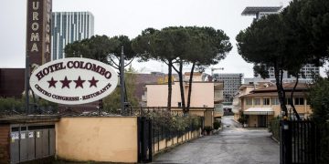 Έχασε τη μάχη η 17χρονη μαθήτρια που έπεσε από μπαλκόνι στη Ρώμη