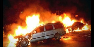 Ένοπλοι γάζωσαν με καλάσνικοφ παμπ στη Σουηδία (βίντεο-φωτο)