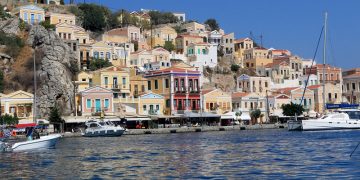 Η βρετανική τηλεόραση ανακαλύπτει τα «εξωτικά άκρα» της Ελλάδας