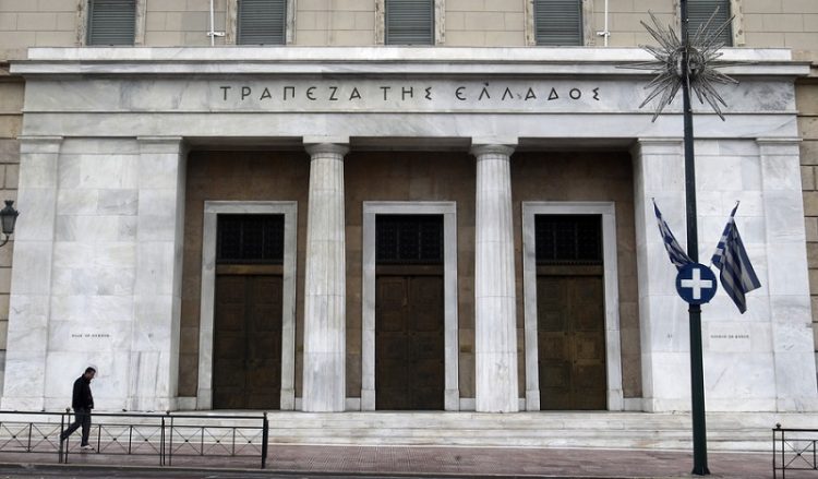 Χέρι και στα διαθέσιμα των δήμων βάζει η κυβέρνηση