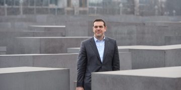 Τι έγραψε στο Μνημείο του Ολοκαυτώματος ο Τσίπρας