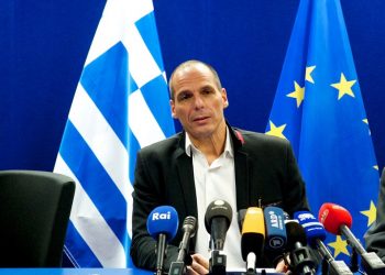Η κυβέρνηση μαζεύει τα περί δημοψηφίσματος