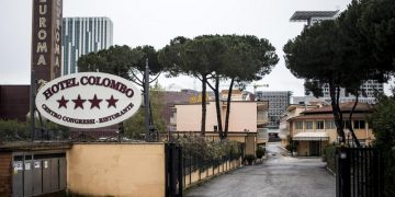 Κρίσιμες ώρες για την μαθήτρια από την Ημαθία που έπεσε από μπαλκόνι ξενοδοχείου